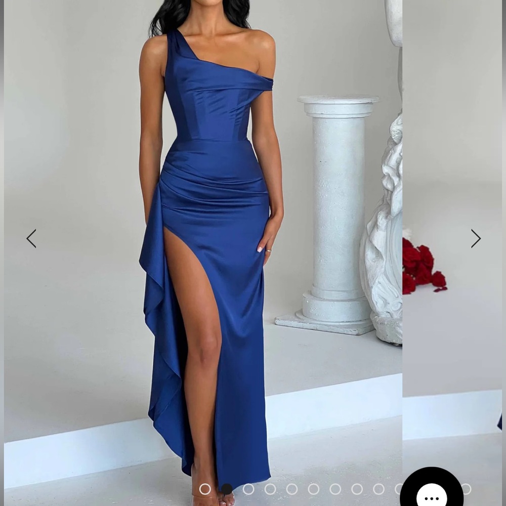 Wedding guest dress - Juliene Maxi Dress - Navy size Medium. Store Babyboo